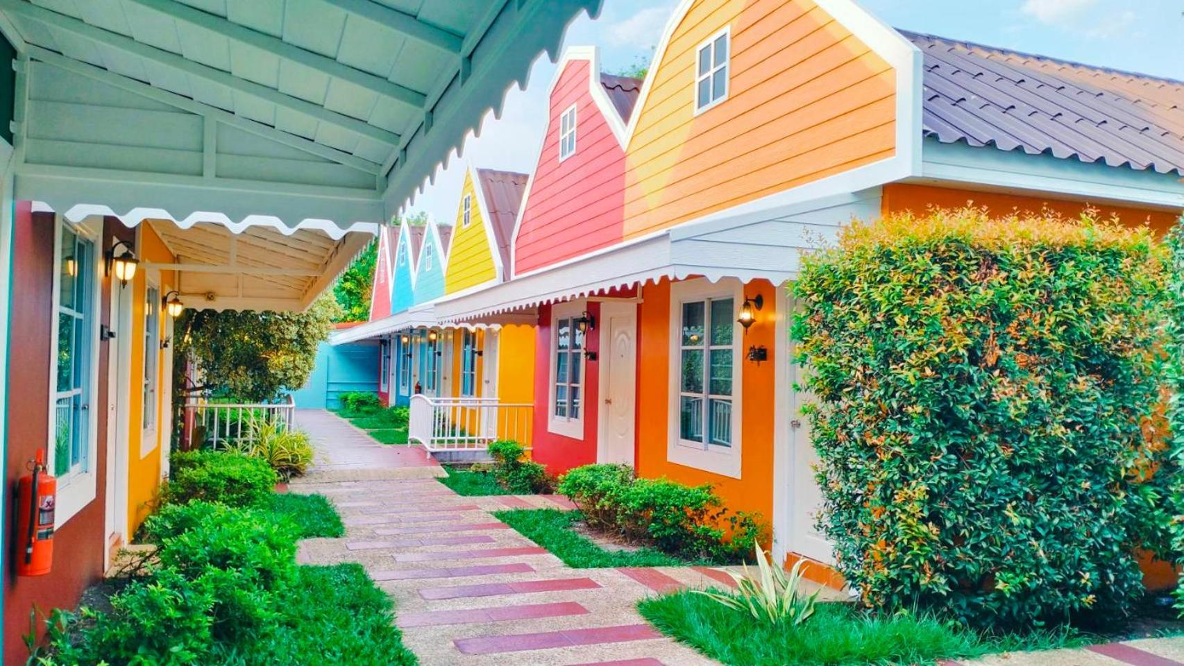 Color Ville Hotel Sha Certified Sakon Nakhon Eksteriør billede