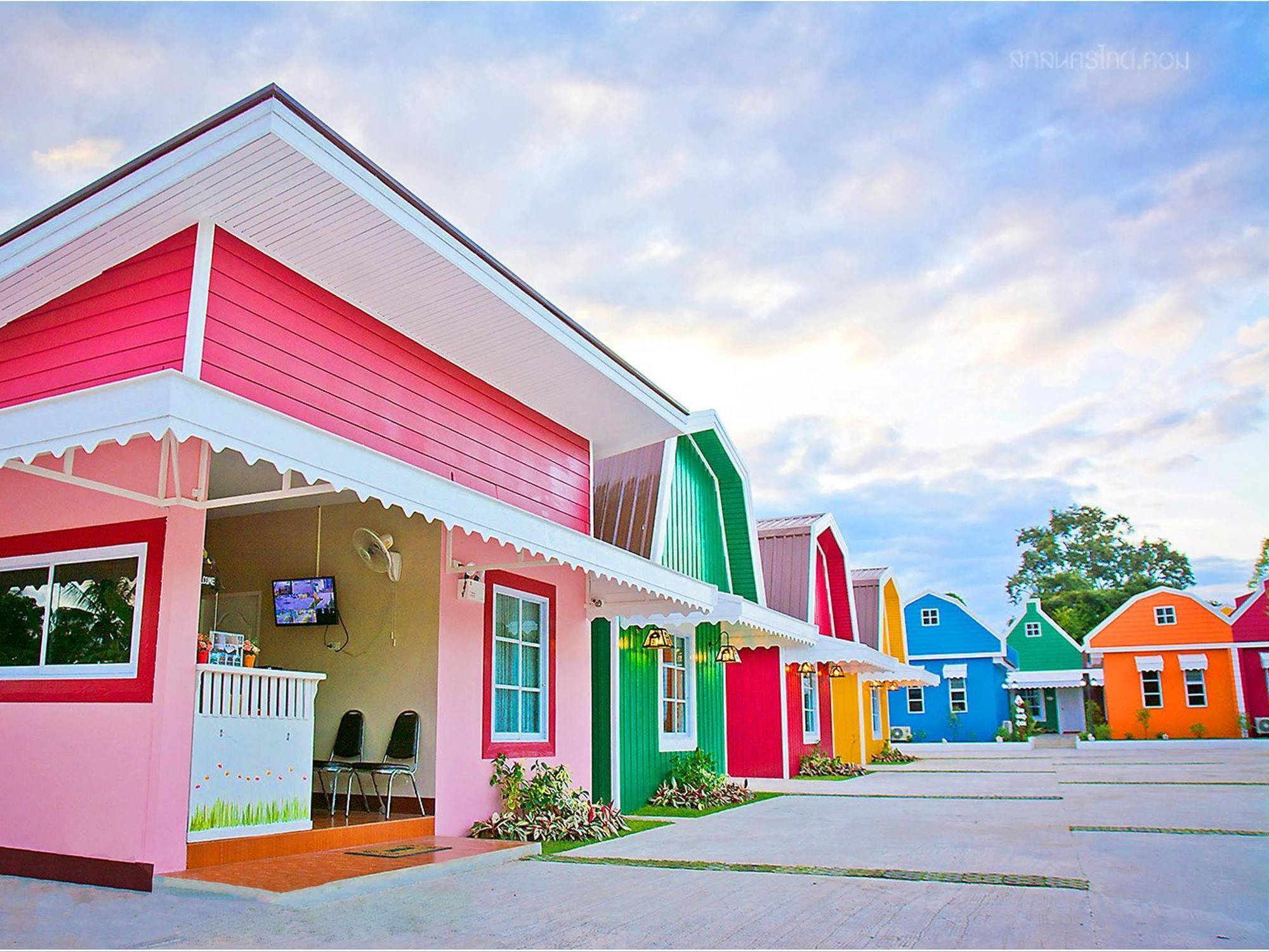 Color Ville Hotel Sha Certified Sakon Nakhon Eksteriør billede