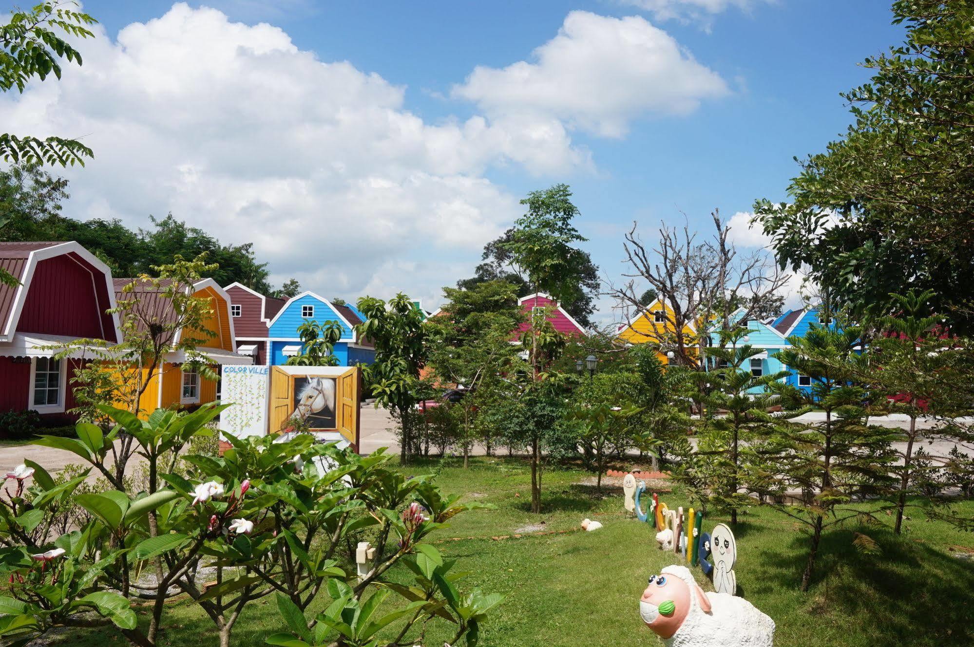 Color Ville Hotel Sha Certified Sakon Nakhon Eksteriør billede
