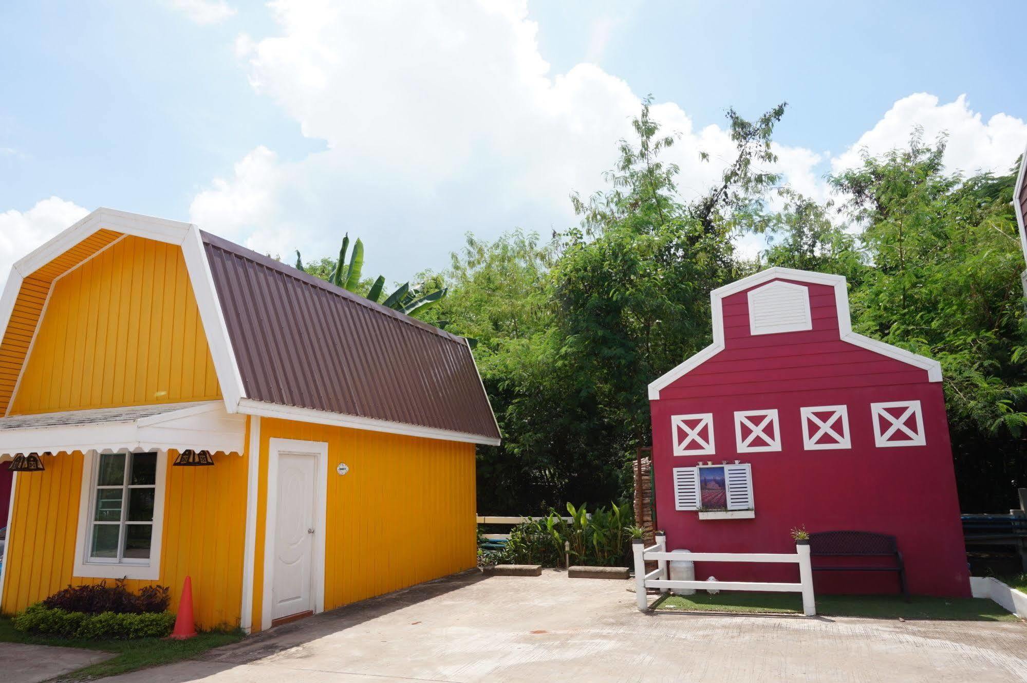 Color Ville Hotel Sha Certified Sakon Nakhon Eksteriør billede